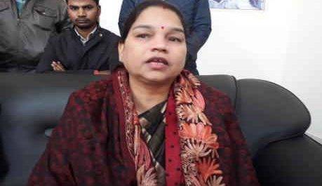 सीएम की समीक्षा बैठक से महिला सांसद ने किया ‘वॉकआउट’