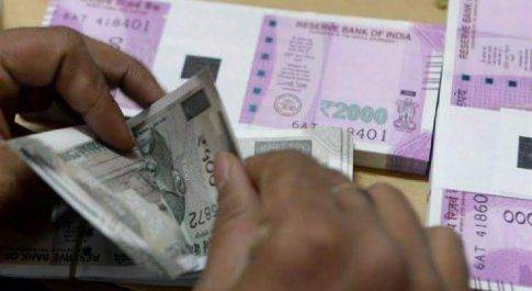 भारतीय रुपये में लगातार आई गिरावट, डॉलर के मुकाबले 69.05 पर पहुंचा