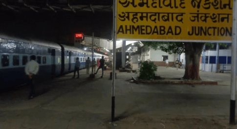 फैजाबाद के बाद अब अहमदाबाद का नाम बदलकर करनावती रखने की हो रही है तैयारी