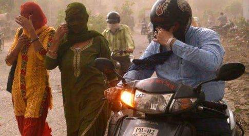 मौसम ने ली एक बार फिर करवट, दिल्ली-एनसीआर में तेज हवाओं के साथ हल्की बूंदाबांदी