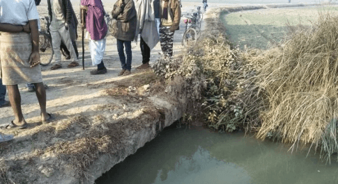 क्षत-विक्षत हालत में युवक का शव मिलने से मचा हड़कंप