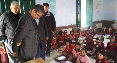 विद्यालयों में आयोजित हुई रंगोली व मेंहदी प्रतियोगिता