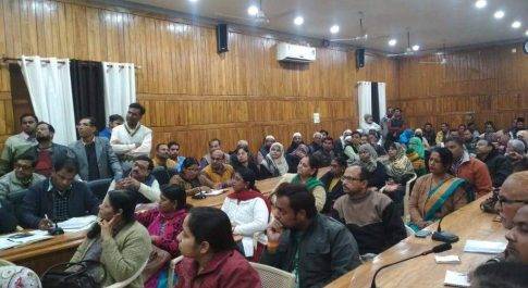 स्वच्छ भारत मिशन अन्तर्गत इच्छुक स्वच्छाग्रहियों से ही कार्य लिया जाय: जिलाधिकारी