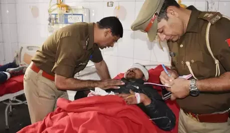 सवारियों से भरी बस और ट्रक के बीच आमने-सामने की भिड़ंत में 2 की मौत, 35 घायल