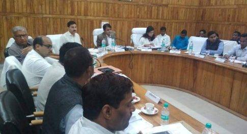 डेयरी उद्यमिता विकास योजना का करें व्यापक प्रचार प्रसार: डीएम