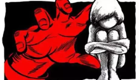 पड़ोसी दरिंदे ने घर से अगवाकर 4 साल की मासूम के साथ किया दुष्कर्म,खेत में रात भर चीखती रही बच्ची