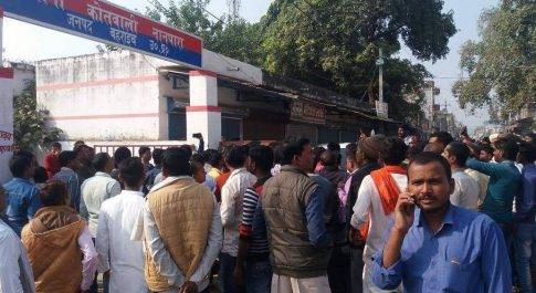 दबंग विधायक पति ने सीओ पर मारी चप्पल, मचा हड़कंप
