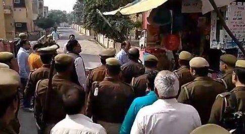 बीजेपी सांसद व जिलाध्यक्ष पर सरकारी कालोनी की दीवारें गिराने का केस दर्ज