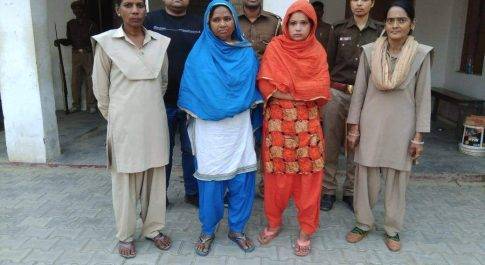 02 महिला नाजायज स्मैक बेचते गिरफ्तार