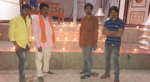 हिन्दू युवा वाहिनी के नगर अध्यक्ष ने राम लीला भवन में मनाई दिवाली