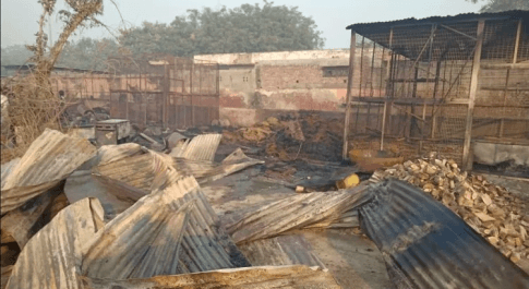 अनाज मंडी में लगी भीषण, आधा दर्जन से अधिक दुकानें जलकर खाक,एक की मौत