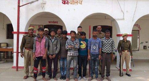 माल गोदाम पर जुआ खेल रहे 7 जुवारियों को पुलिस ने रंगे हाथ पकड़ा, 27 हजार नकद व ताश की गड्डिया बरामद