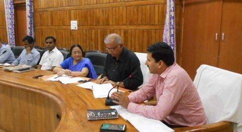 गन्ना कृषकों द्वारा प्राप्त कराई गयी खतौनियों की राजस्व विभाग से करायें जांच: जिलाधिकारी