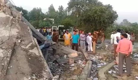 पटाखा बनाने के दौरान हुआ ज़ोरदार धमाका, 7 की मौत तीन घायल
