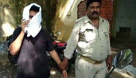 छात्राओं को अश्लील मैसेज भेजने वाले रोमियो को पुलिस ने किया गिरफ्तार, आरोपी के बारे में जान कर हुए सब हैरान