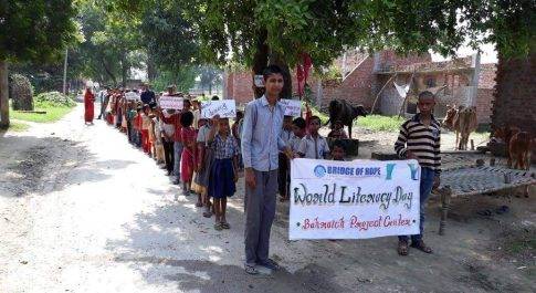 ब्रिज ऑफ होप द्वारा निकाली गई विश्व साक्षरता दिवस रैली