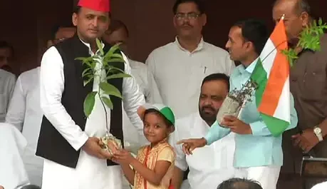 हमारी और आपकी जिम्मेदारी है कि जिन सपनों को लेकर आजादी की लड़ाई लड़ी गई, उन्हें पूरा करें:अखिलेश