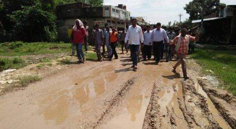 विधायक ने क्षेत्र का भ्रमण कर जाना ग्रामीणों का हाल