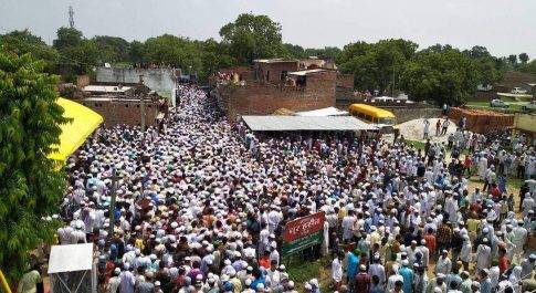 जरवल ब्लाक प्रमुख नूर हुसैन को हजारों मजमे ने नमनाक आंखो से किया सुपुर्द ए खाक