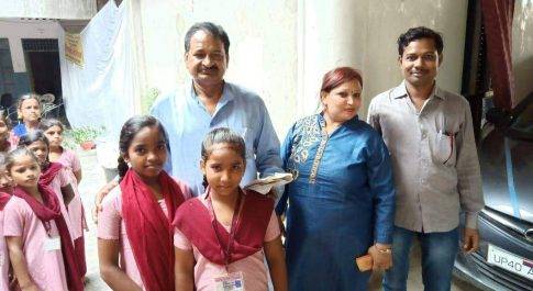 मेधावी श्रमिक पुत्रियों का बढाया गया मनोबल