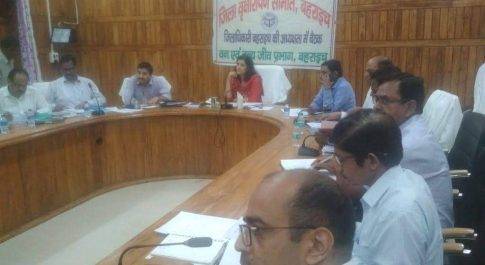पौधरोपण कार्य में किसी प्रकार की उदासीनता पर दण्डित होंगे जिम्मेदारान: डीएम