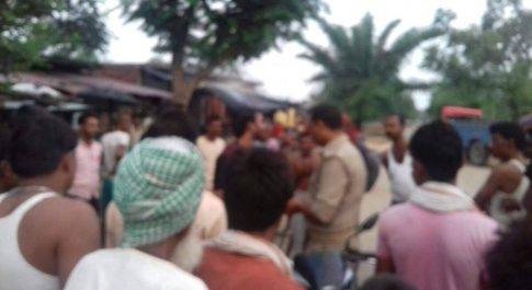 ग्रामीणों ने पकड़ा भैस चोर, दो भैंसों के साथ सौंपा पुलिस को