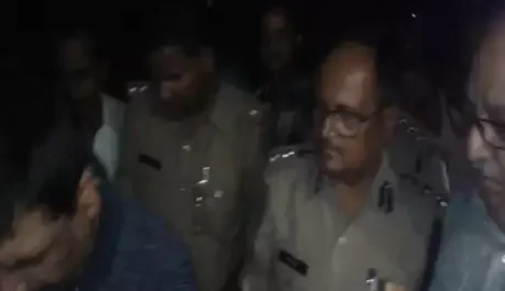 बिना शट डाउन किये ही ठेकेदार ने तार जोड़ने के लिए मजदुरों को खंभे पर चढ़ाया, तीन मजदूरों की जलकर हुई मौत