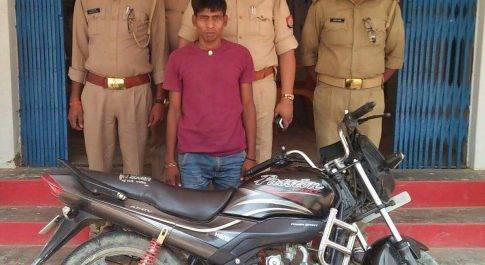 वाहन चेकिंग के दौरान चोरी की मोटरसाइकिल के साथ एक नफर अभियुक्त गिरफ्तार