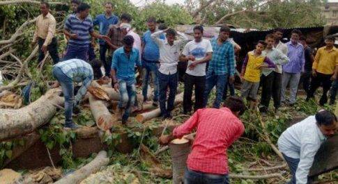एक बार फिर तूफान ने लोगों को बनाया निशाना, 5 की मौत, 4 घायल