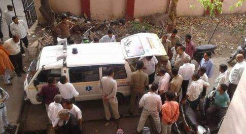 कोर्ट से फरार अभियुक्त को पुलिस ने किया गिरफ्तार,कोर्ट न आ पाने पर एडीजे खुद एंबुलेंस पर पहुंचे लिया बयान