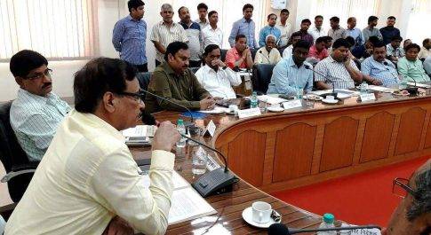 आयुक्त ने कुशीनगर दुर्घटना का लिया संज्ञान,वाहन चालकों का होगा पुलिस वेरीफिकेशन