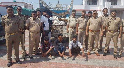 अवैध बूचड खाने पर पुलिस का छापा एक पिकप, 10 कुन्तल भैस के मांस के साथ 3 गिरफ्तार