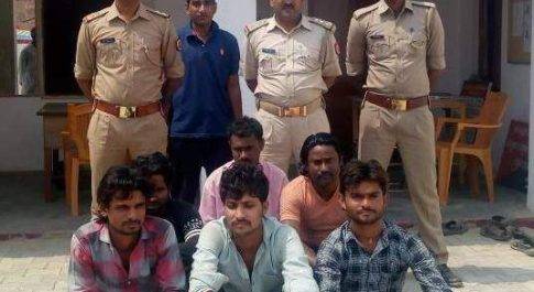 ताश के 52 पत्ते व 900 रुपया सहित 06 जुआरी गिरफ्तार