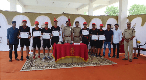 सशत्र सीमा सुरक्षा बल 42वी वाहिनी नानपारा में कार्यक्रम आयोजित कर मेधावियों को किया गया सम्मानित