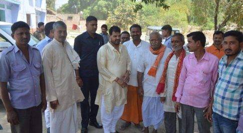शोक संवेदना व्यक्त करने पहुँचे सासंद बृजभूषण शरण सिंह