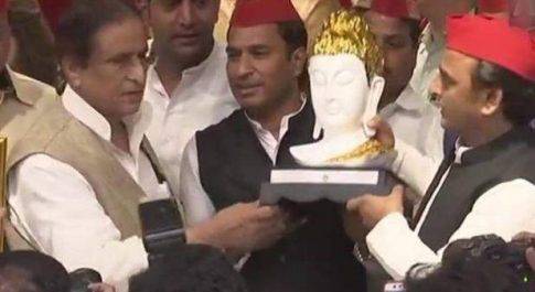 योगी सरकार के कैबिनेट मंत्री स्वामी प्रसाद मौर्य के दामाद डा. नवल किशोर हुए सपा में शामिल