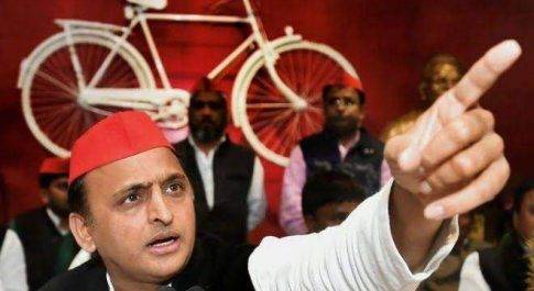 आलू की राजनीति पर अखिलेश का पलटवार कहा – सरकार गरीब किसानो को कर रही है गिरफ्तार