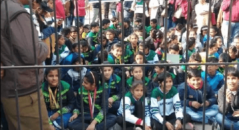 खेल मंत्री के आवास पर खिलाड़ियों का प्रदर्शन कहा-चुनाव में भाजपा का करेंगे बायकाट