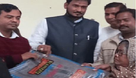 कड़ाके की ठंड और ये बेरहम गरीबी कही हमें मार ही न डाले?