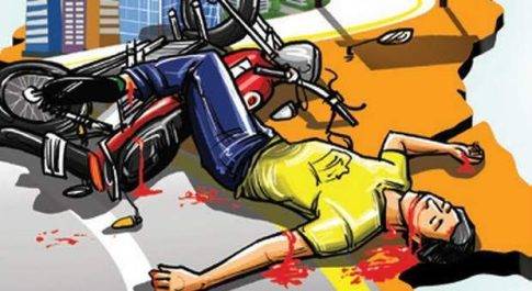 खड़ी ट्रक में जा घुसे बाईक सवार,गम्भीर रूप से तीन हुए घायल 