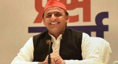 अखिलेश ने दिया पत्रकारों को खुला ‘ऑफर कहा – सपा के लिए लिखो अच्छी स्टोरी मिलेगा 50 हजार