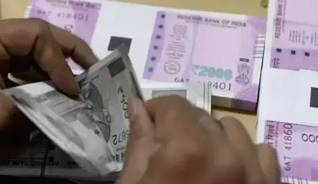 नेपाल ने बंद किये 100 के ऊपर के भारतीय नोट, इस्तेमाल पर लगाई पाबंदी 