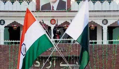 भारतीय अधिकारियों को धमकी दे रहा है पाकिस्तान