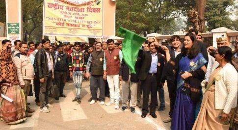लोकतन्त्र का मान धरो, वोटर बनो मतदान करो के नारों से गूॅजा नगर, निकाली गयी मतदाता जागरूकता रैली