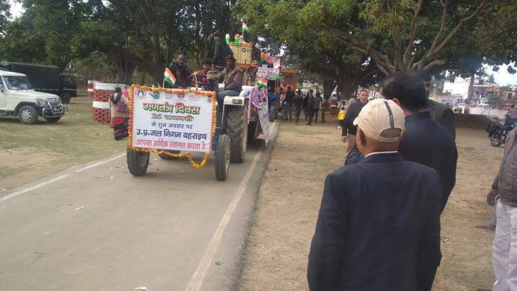 गणतन्त्र दिवस पर विभिन्न विभागों की ओर से निकाली गयी झांकी