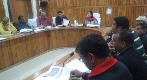 डीएम की अध्यक्षता में सम्पन्न हुई जिला स्वास्थ्य समिति की बैठक,उत्कृष्ट कार्य के सम्मानित किये गये डीएचईआईओ मिहींपुरवा