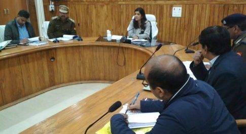 स्कूल वाहनों के संचालन में सर्वोच्च न्यायालय की गाइड लाइन का अनुपालन न करने पर होगी मान्यता समाप्त: जिलाधिकारी 