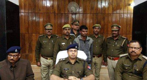 हत्या के प्रयास का तीसरा अभियुक्त एक अवैध तमंचा व कारतूस के साथ गिरफ्तार