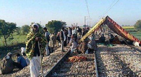 गुर्जर आंदोलन का असर आगरा में,कई ट्रेनें प्रभावित