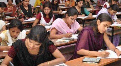 कड़ी निगरानी में हो रही है यूपी की बोर्ड परीक्षाएं, 2 दिनों में 40,000 छात्रों ने छोड़ी परीक्षा